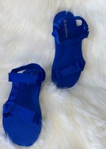 Blue bungee strap sandals